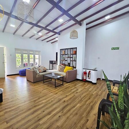 Galle Face Terrace Hostel By Tourlux Colombo Exterior foto